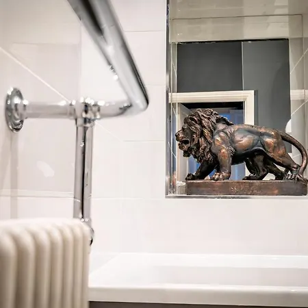 42 Is The Answer- Stunning Townhouse Appearing On Tv Show Сasa de vacaciones *