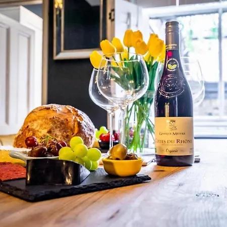 42 Is The Answer- Stunning Townhouse Appearing On Tv Show * York