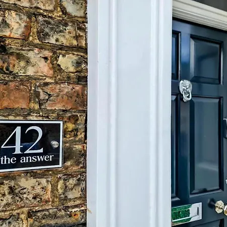 42 Is The Answer- Stunning Townhouse Appearing On Tv Show *