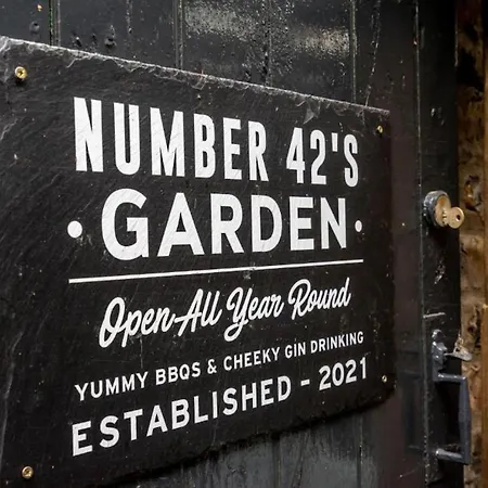 42 Is The Answer- Stunning Townhouse Appearing On Tv Show * York