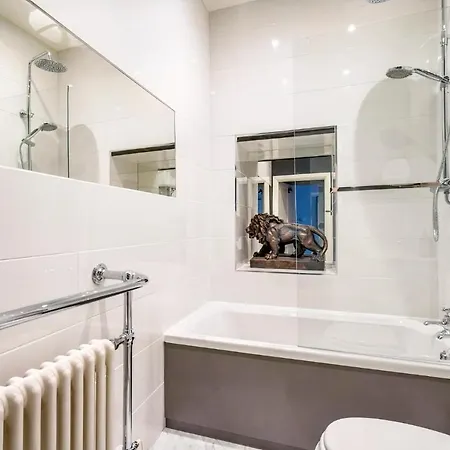 42 Is The Answer- Stunning Townhouse Appearing On Tv Show Prázdninový dům