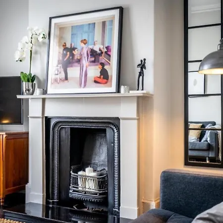 別荘 42 Is The Answer- Stunning Townhouse Appearing On Tv Show *