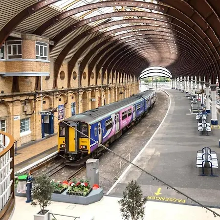 42 Is The Answer- Stunning Townhouse Appearing On Tv Show Hébergement de vacances