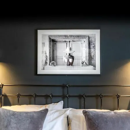 42 Is The Answer- Stunning Townhouse Appearing On Tv Show York