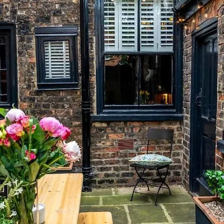 42 Is The Answer- Stunning Townhouse Appearing On Tv Show *