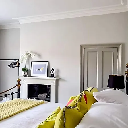 42 Is The Answer- Stunning Townhouse Appearing On Tv Show *