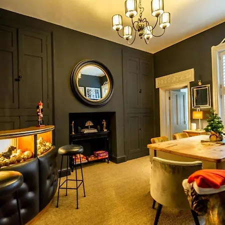 42 Is The Answer- Stunning Townhouse Appearing On Tv Show * York