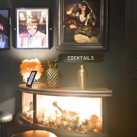 Prázdninový dům 42 Is The Answer- Stunning Townhouse Appearing On Tv Show York