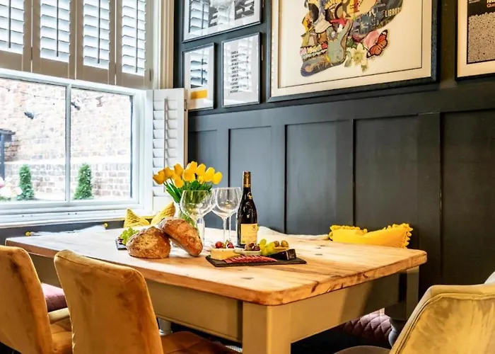 42 Is The Answer- Stunning Townhouse Appearing On Tv Show 別荘 ヨーク