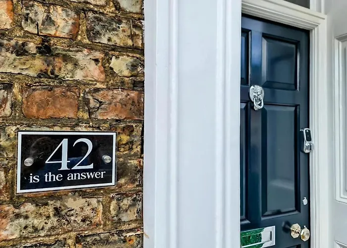 42 Is The Answer- Stunning Townhouse Appearing On Tv Show *