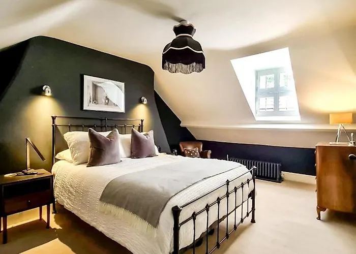 別荘 42 Is The Answer- Stunning Townhouse Appearing On Tv Show *