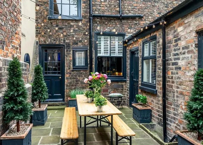 別荘 42 Is The Answer- Stunning Townhouse Appearing On Tv Show ヨーク