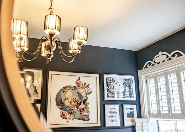 42 Is The Answer- Stunning Townhouse Appearing On Tv Show Сasa de vacaciones