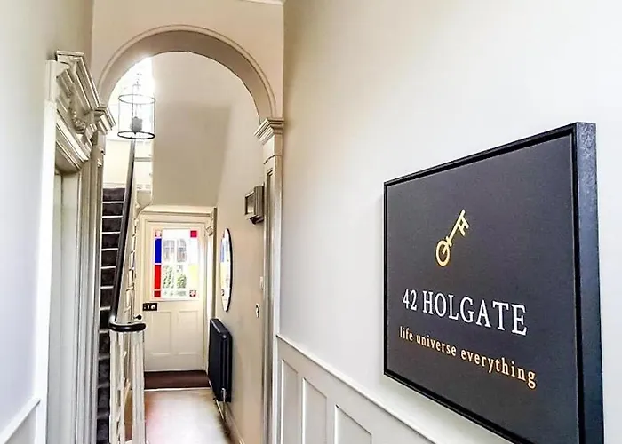 Сasa de vacaciones 42 Is The Answer- Stunning Townhouse Appearing On Tv Show