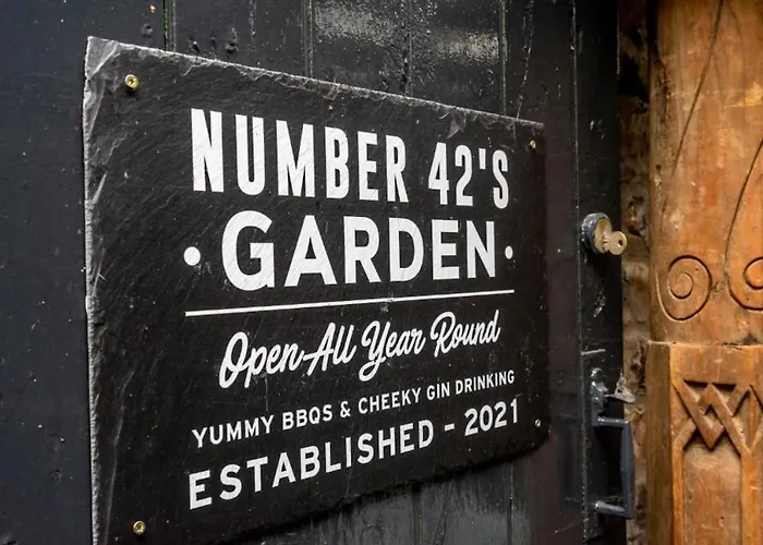 42 Is The Answer- Stunning Townhouse Appearing On Tv Show * ヨーク