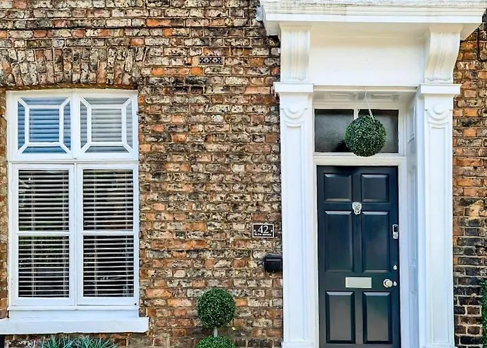 別荘 42 Is The Answer- Stunning Townhouse Appearing On Tv Show ヨーク