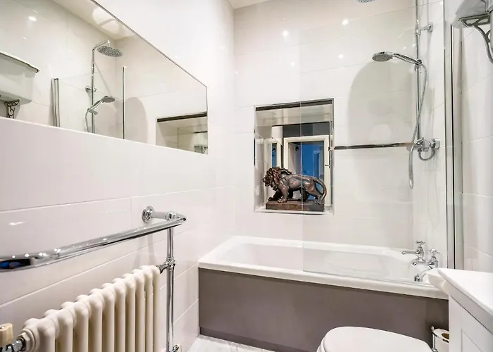 42 Is The Answer- Stunning Townhouse Appearing On Tv Show 別荘