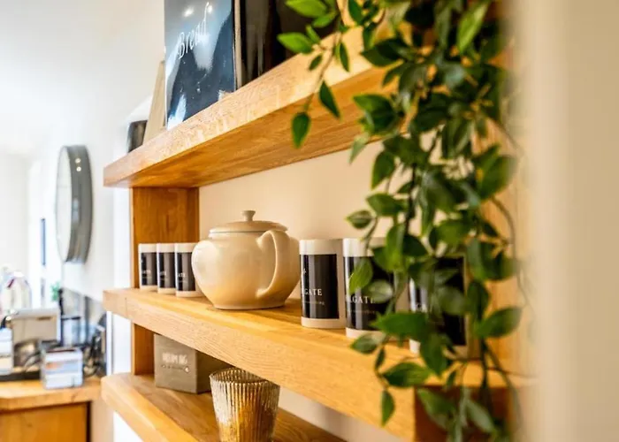 42 Is The Answer- Stunning Townhouse Appearing On Tv Show 別荘 ヨーク