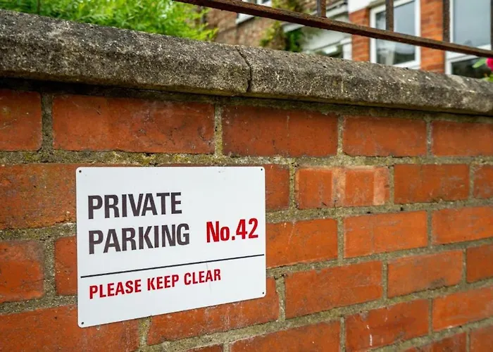 42 Is The Answer- Stunning Townhouse Appearing On Tv Show ヨーク