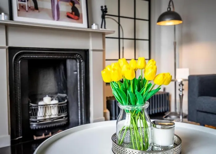 Сasa de vacaciones 42 Is The Answer- Stunning Townhouse Appearing On Tv Show