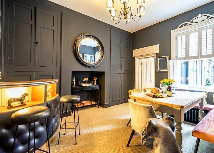 42 Is The Answer- Stunning Townhouse Appearing On Tv Show 別荘