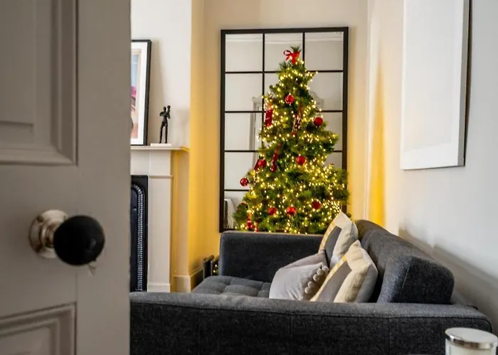 42 Is The Answer- Stunning Townhouse Appearing On Tv Show * ヨーク