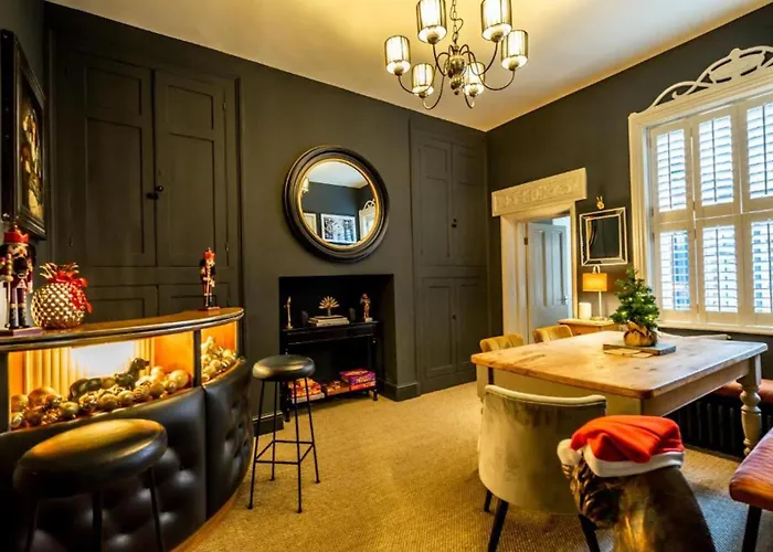 42 Is The Answer- Stunning Townhouse Appearing On Tv Show * York