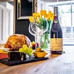 42 Is The Answer- Stunning Townhouse Appearing On Tv Show * York
