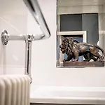 42 Is The Answer- Stunning Townhouse Appearing On Tv Show 度假居 *