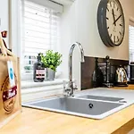 42 Is The Answer- Stunning Townhouse Appearing On Tv Show 度假居 *