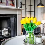 度假居 42 Is The Answer- Stunning Townhouse Appearing On Tv Show